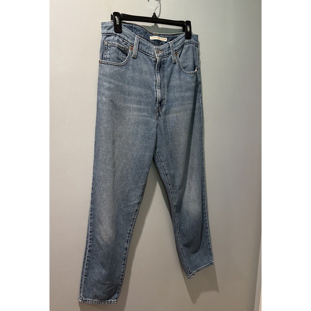 Women’s Levi’s High-Waisted Taper Jeans Medium Wash Mom Jean Size 30